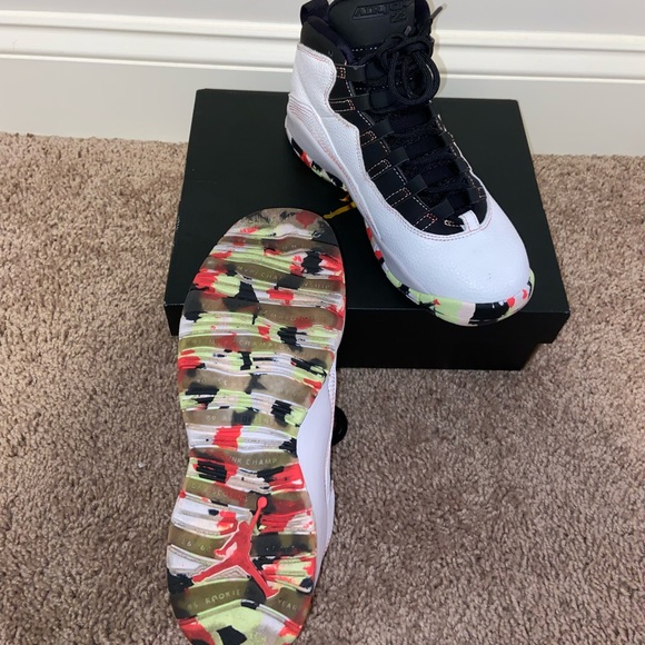 Air Jordan 10 Retro SE Barely Volt - Picture 2 of 8